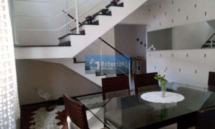 Belo sobrado espaçoso localizado no Residencial Flamboyant.