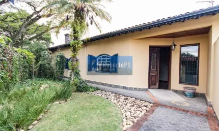Imperdível oportunidade de adquirir uma casa espetacular no Jardim Apolo com 4 quartos, 2 suítes, 3 salas, 4 banheiros e 5 vagas de garagem!