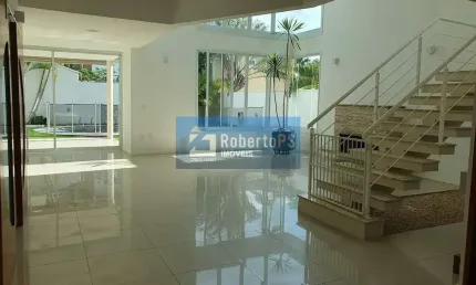 Casa linda no Esplanada do Sol com 4 suítes e piscina.
