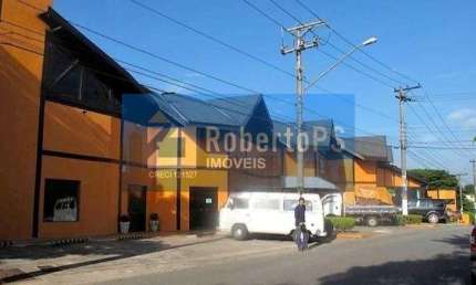 Shopping localizado em Cotia, com 16 lojas. Renda de 71 mil reais por mês.