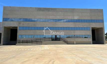 Galpão (Padrão TRIPLE A) para locação e área construida de 2.082m²; Piso Livre: 1.500m²; Administrativo: 318m².
