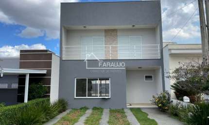 Maravilhoso sobrado no Condomínio Horto Florestal 3, localizado na região norte de Sorocaba. Este imóvel oferece conforto e segurança