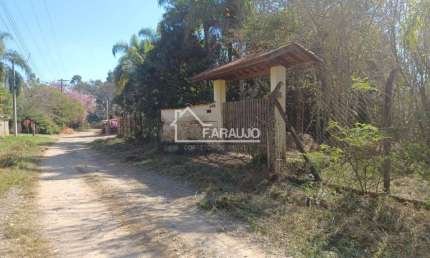 Imperdível! Sítio à venda em Salto de Pirapora-SP, bairro Barra: 3 quartos, 1 suíte, 2 salas, 2 banheiros, 6 vagas de garagem, 30.156,88 m² de área. Garanta já!