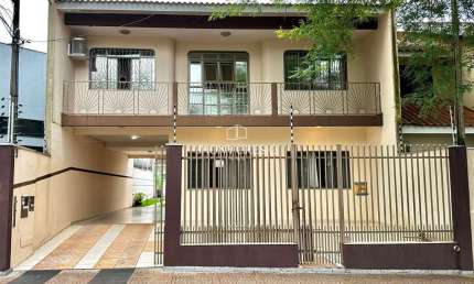 Duas casas à venda, no centro de Maringá, Ótima conservação.