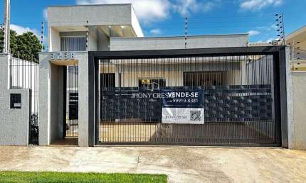 Casa com 3 suítes, com piscina, móveis planejados, à venda em Maringá.