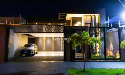 Casa térrea com 3 suítes, 3 vagas paralelas, piscina aquecida, bairro desejável, Jardim Paraizo, Maringá/PR