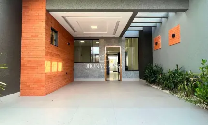Casa com cozinha planejada e rica em acabamentos. próximo a av. mandacaru