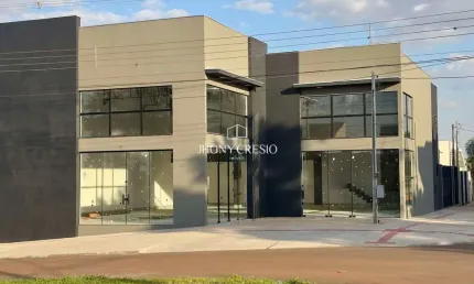 Sala comercial Térreo, com 300metros de construção.