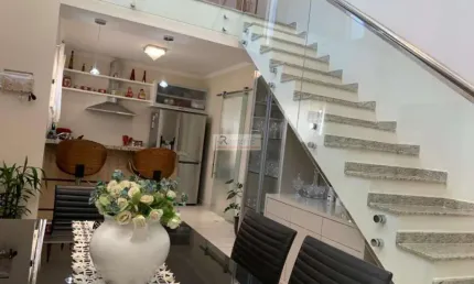 Linda casa á venda, condominio fechado na cidade de indaiatuba, por rs 950.000,000 com 3 quartos sendo 02 suítes, 02 vagas, rica em armários planejado