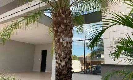 Charmosa Casa Térrea em Condomínio Fechado com Piscina, 03 suítes na cidade de Indaiatuba.