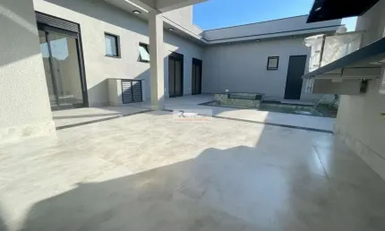 Casa de alto padrão em condomínio no bairro Colinas de Indaiatuba, SP - 3 suítes, 2 vagas, 196m². Imperdível!