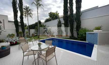 Casa de Luxo em Condomínio à Venda em Indaiatuba-SP: 3 Quartos, 3 Suítes, 5 Banheiros, 1 Sala, 4 Vagas, 258,00 m².