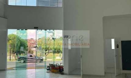 Salão comercial para locação em Indaiatuba-SP: 3 salas, 3 banheiros, 6 vagas de garagem, 515m² no Jardim Morada do Sol!