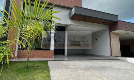 Casa em Condomínio à Venda em Indaiatuba-SP: 3 Quartos, 3 Suítes, 4 Banheiros e 3 Vagas de Garagem!