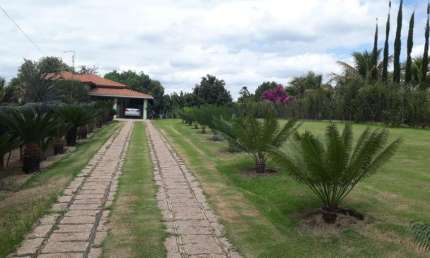 Chácara à venda em Indaiatuba-SP, bairro Chácaras Videiras de Itaici: 3 quartos, 1 suíte, 1 sala, 2 banheiros, 180m² de área.
