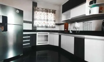 Casa para Venda em Taubaté, Jardim América, 4 dormitórios, 1 suíte, 8 banheiros, 2 vagas