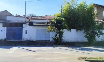 Casa para Venda em Taubaté, Campos Elíseos, 4 dormitórios, 3 banheiros, 4 vagas
