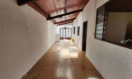 Casa para Venda em Taubaté, Vila Areao, 4 dormitórios, 2 banheiros, 2 vagas