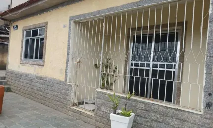 Sobrado para Venda em Volta Redonda, Santo Agostinho, 5 dormitórios, 1 suíte, 2 banheiros, 2 vagas