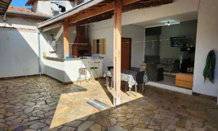 Casa para Venda em Taubaté, Jardim Gurilândia, 5 dormitórios, 2 suítes, 3 banheiros, 4 vagas