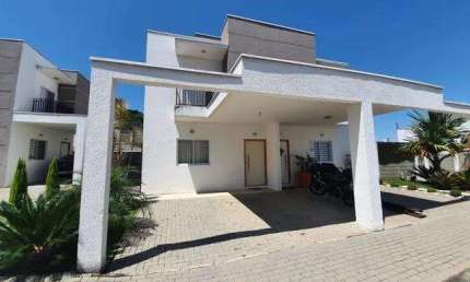 Sobrado para Venda em Taubaté, Vila Areao, 3 dormitórios, 1 suíte, 3 banheiros, 2 vagas