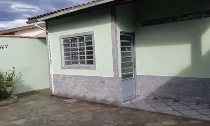 Casa para Venda em Taubaté, Parque Jaraguá, 3 dormitórios, 1 banheiro, 2 vagas