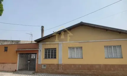 Casa para Venda em Taubaté, Chácara Olaria, 3 dormitórios, 1 suíte, 2 banheiros, 1 vaga
