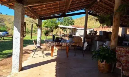 Sítio para Venda em Taubaté, Área Rural de Taubaté, 3 dormitórios, 1 suíte, 2 banheiros, 10 vagas