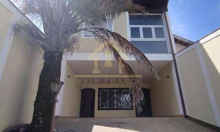 Sobrado para Venda em Taubaté, Centro, 4 dormitórios, 3 banheiros, 4 vagas