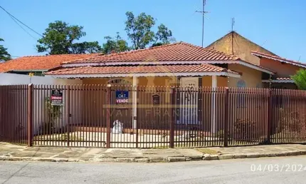 Casa para Venda em Taubaté, Vila Santa Isabel, 4 dormitórios, 1 suíte, 1 banheiro, 8 vagas