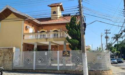 Casa para Venda em Taubaté, Jardim Maria Augusta, 3 dormitórios, 2 suítes, 3 banheiros, 4 vagas