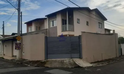 Sobrado a Venda na Independência, três quartos com suíte e sacada.