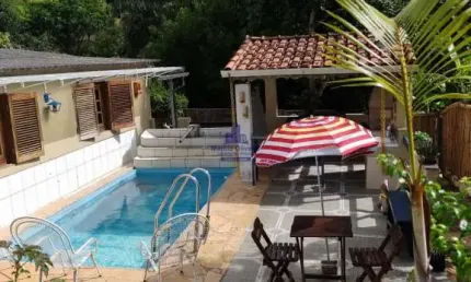 Chácara à venda em Taubaté-SP, Marlene Miranda: 3 quartos, 3 suítes, 1 sala, 6 banheiros, 250m²!