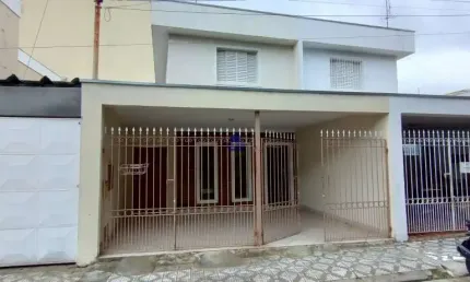 Casa para locação no centro de taubaté-sp: 3 quartos, 2 salas, 2 banheiros, 2 vagas de garagem, 120m² de área. venha conferir!