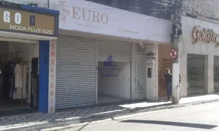 Ponto Comercial Venda/Locação em Centro de Taubaté, com mais de 325M².