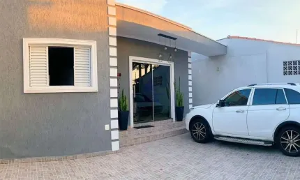 Casa com 3 quartos à venda na Vila Santos, Caçapava , 295 m2 por R$ 650.000