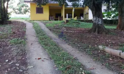 Chácara de luxo à venda em Taubaté-SP, bairro Barreiro, 2 quartos, 2 suítes, 1 sala, 3 banheiros, 450m² de área