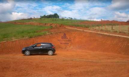 Terreno à venda em Taubaté-SP, bairro Mangalo, 1.500m² de área - Oportunidade única!