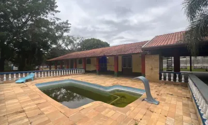 Chácara de luxo à venda em Taubaté-SP, bairro Barreiro: 3 quartos, 2 suítes, 1 sala, 3 banheiros, 600m².