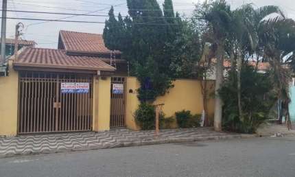 Casa excepcional para venda ou locação em Taubaté-SP, no bairro Chácara Leal: 3 quartos, 1 suíte, 2 salas, 2 banheiros, 2 vagas, 220m².