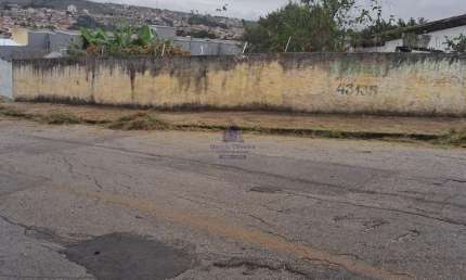 Terreno com 454m² de esquina no Bairro da Imaculada para Venda.