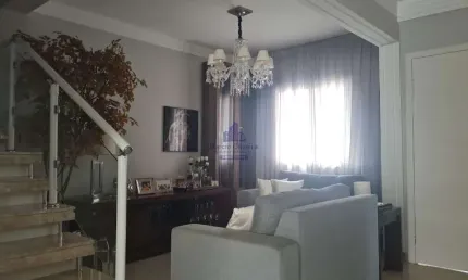 Sobrado em Condomínio de Luxo em Taubaté-SP: 3 quartos, 1 suíte, 2 salas, 3 banheiros, 2 vagas, 180m² de área. Venha conferir!