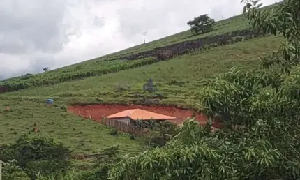 Chácara à venda em Taubaté-SP: 2 quartos, 2 suítes, 1 sala, 3 banheiros, 4 vagas de garagem, 26.115m² de área na Zona Rural.