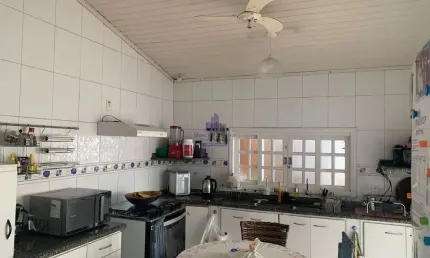 Imperdível oportunidade: Casa para Venda ou Locação na Vila São José em Taubaté-SP - 2 quartos, 1 suíte, 2 salas, 3 banheiros, 2 vagas de garagem, 200m²!