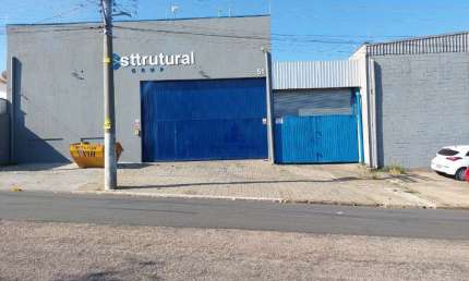 Galpão Industrial para Locação em Taubaté-SP  Loteamento Quinta das Frutas  2 Salas, 2 Banheiros, 5 Vagas de Garagem  825m² de Área.