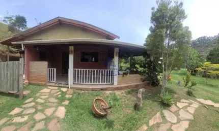 Sítio à venda em Taubaté-SP, bairro Piracangaguá, 2 quartos, 1 sala, 2 banheiros, 5 vagas de garagem, 20.000 m². Venha conferir!