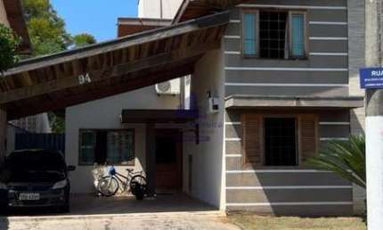 Casa de luxo em condomínio: 4 quartos, 1 suíte, 3 salas, 3 vagas, 200m² - Taubaté-SP, bairro Estiva.