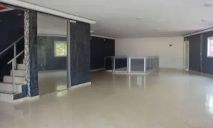 Salão Comercial à Venda em Taubaté-SP, Bairro Monção - 3 Salas, 4 Banheiros, 250m² de Área!