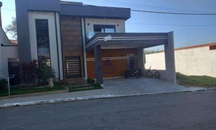 Imperdível oportunidade! Casa de luxo em condomínio no Parque Vera Cruz, Tremembé-SP. 4 quartos, 2 suítes, 3 salas, 2 vagas de garagem.