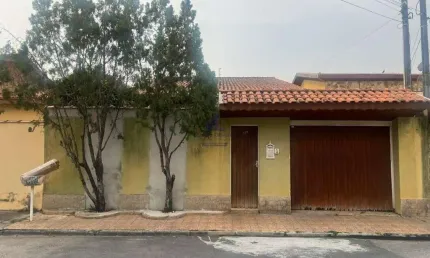Casa Sobrado a Venda com terreno Inteiro em Bairro Privilegiado.